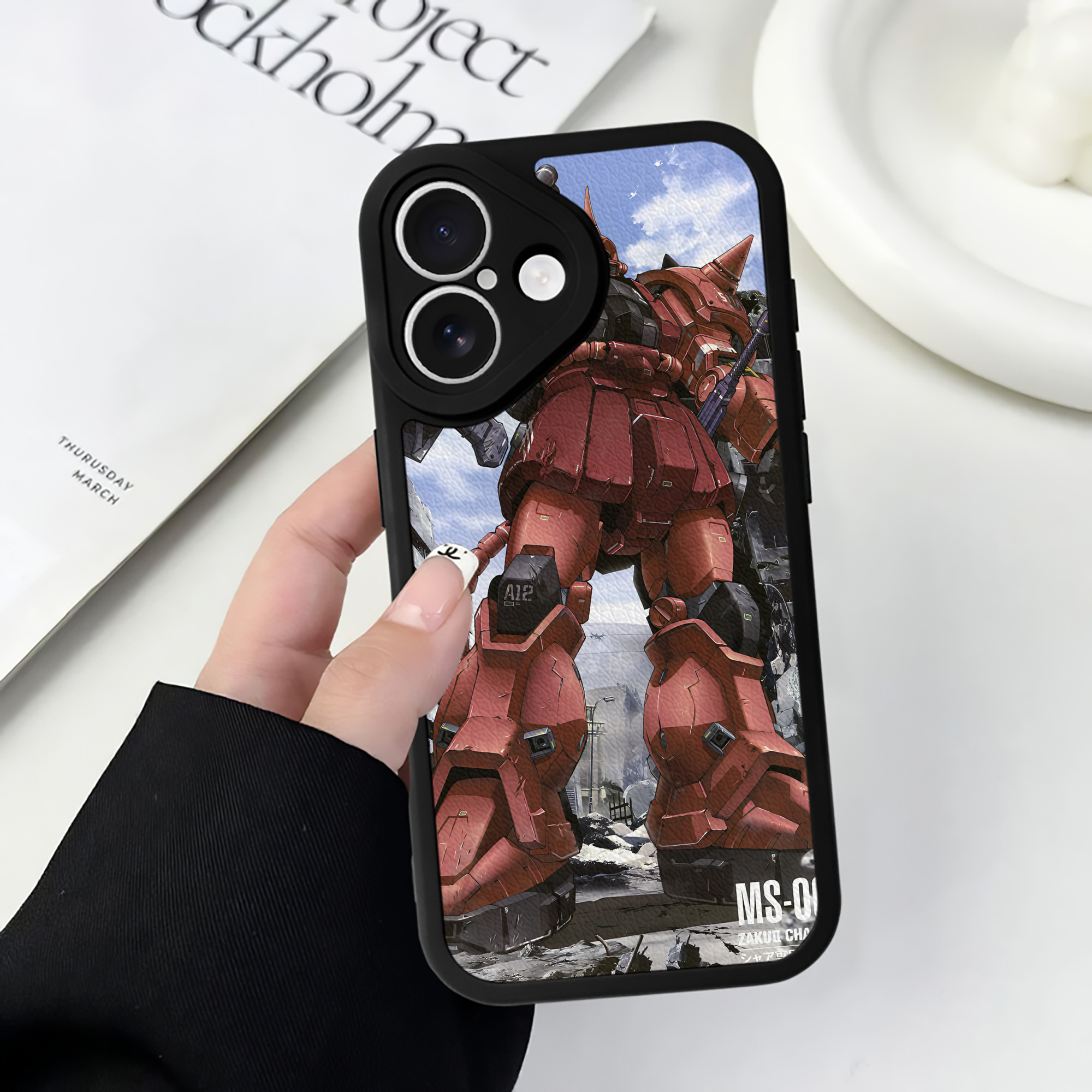 （画像用） 機動戦士ガンダム Mobile Suit Gundam 【iPhone 16シリーズ対応】シリコンスマホケース（レザー調） 材質：シリコン